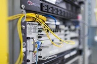 芯片股集体狂欢 是自信还是自恋？——集成电路设计热潮下的冷思考